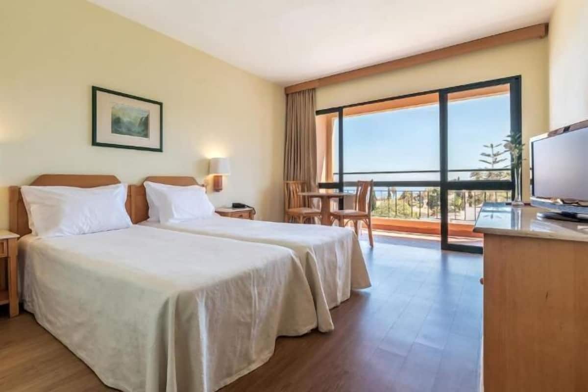 1 habitación y caja de seguridad en la habitación