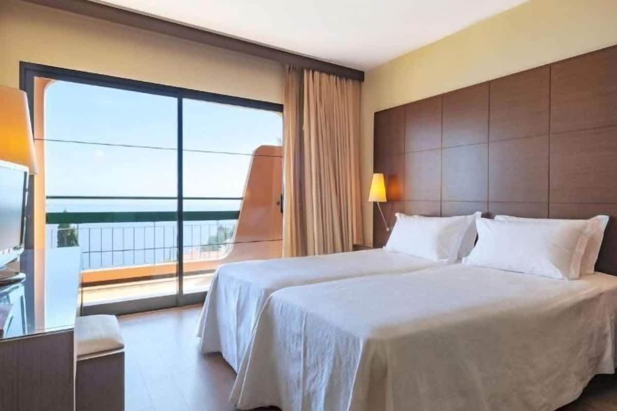 1 habitación y caja de seguridad en la habitación