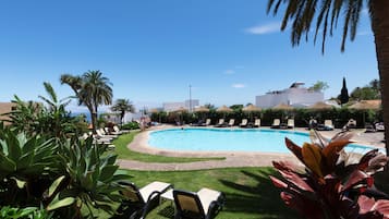 Indoor pool, 2 outdoor pools