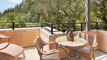 Minibar, in-room safe, iron/ironing board, free WiFi