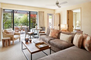 Suíte luxo, no jardim | Frigobar, cofres nos quartos, ferros/tábuas de passar roupa