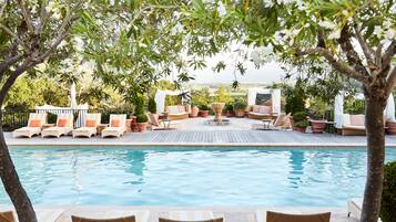 Outdoor pool, pool loungers