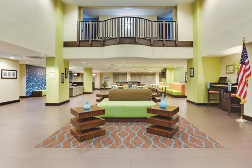 Comfort Inn & Suites Tampa North I-75