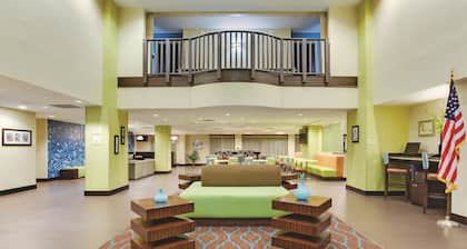 Comfort Inn & Suites Tampa North I-75