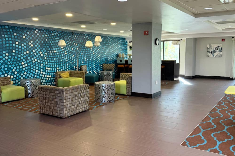 Comfort Inn & Suites Tampa North I-75