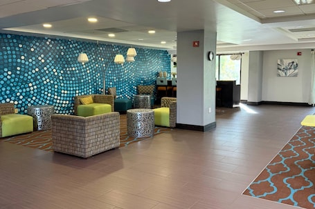Lobby. Comfort Inn & Suites Tampa North I-75