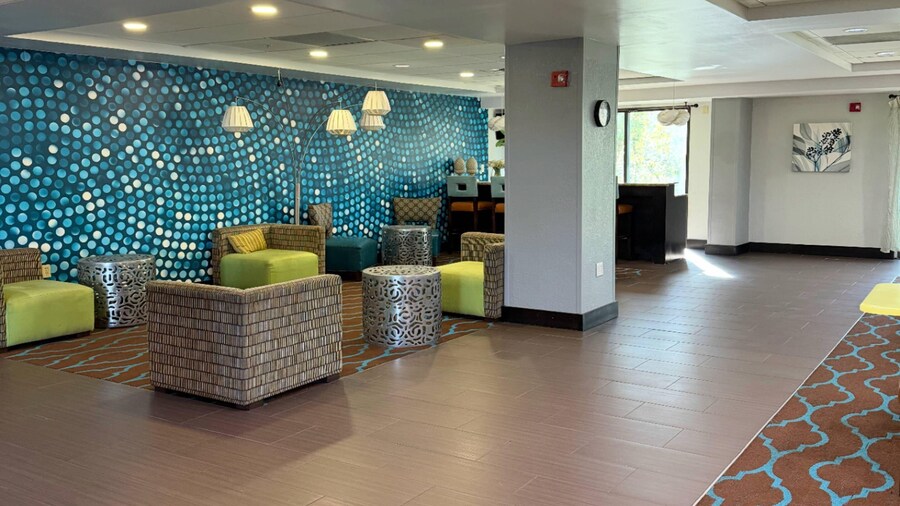 Comfort Inn & Suites Tampa North I-75