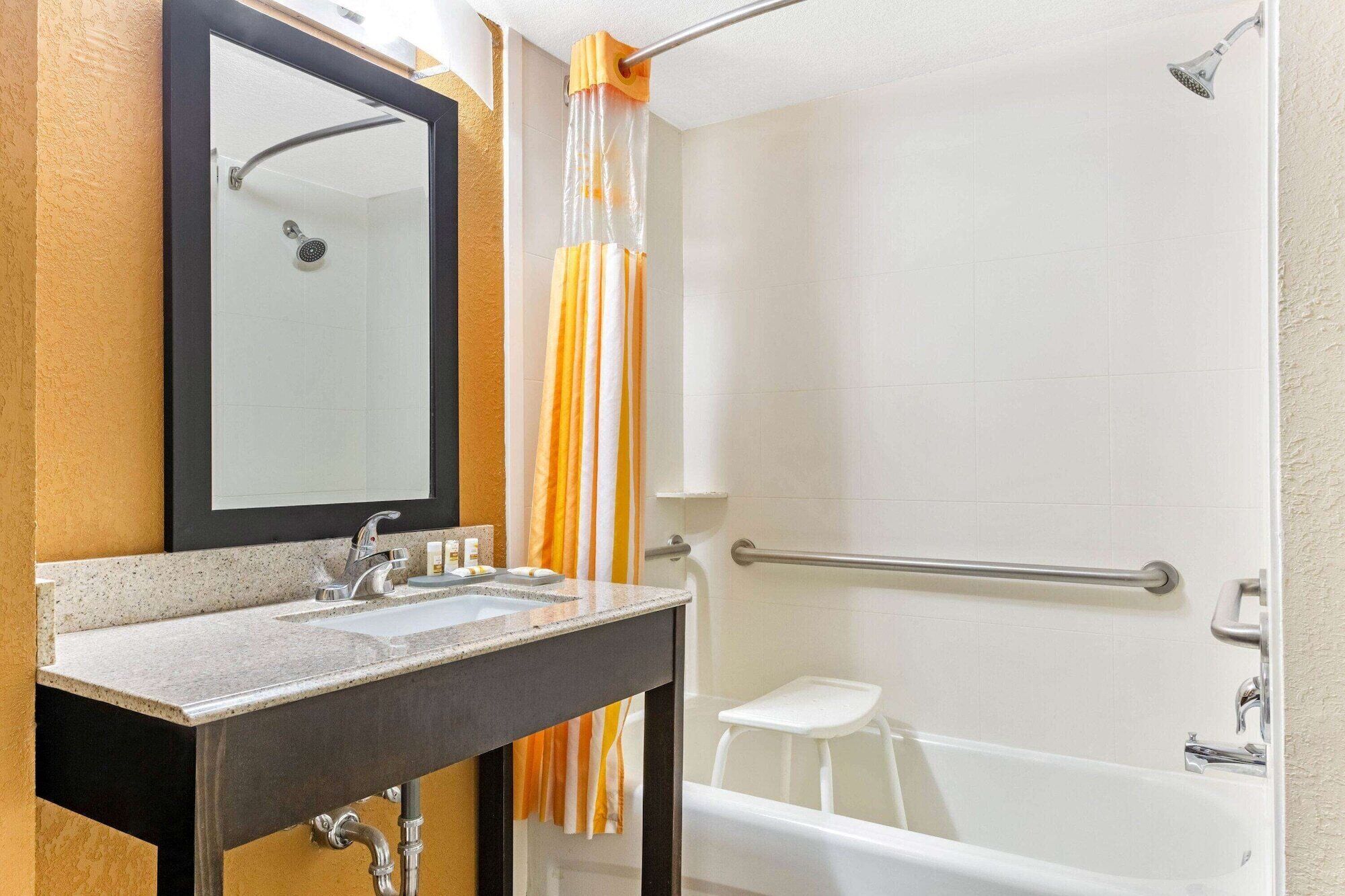 免费洗浴用品、吹风机、毛巾