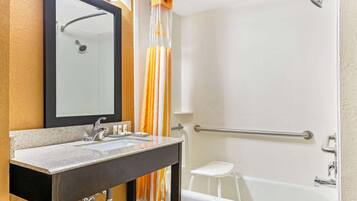 Perlengkapan mandi gratis, pengering rambut, dan handuk