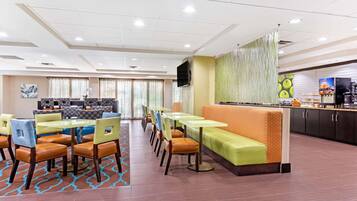 Free daily continental breakfast