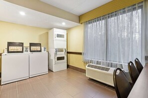 Interior - Comfort Inn & Suites Tampa North I-75 (Tampa)