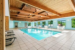 Indoor pool, pool loungers