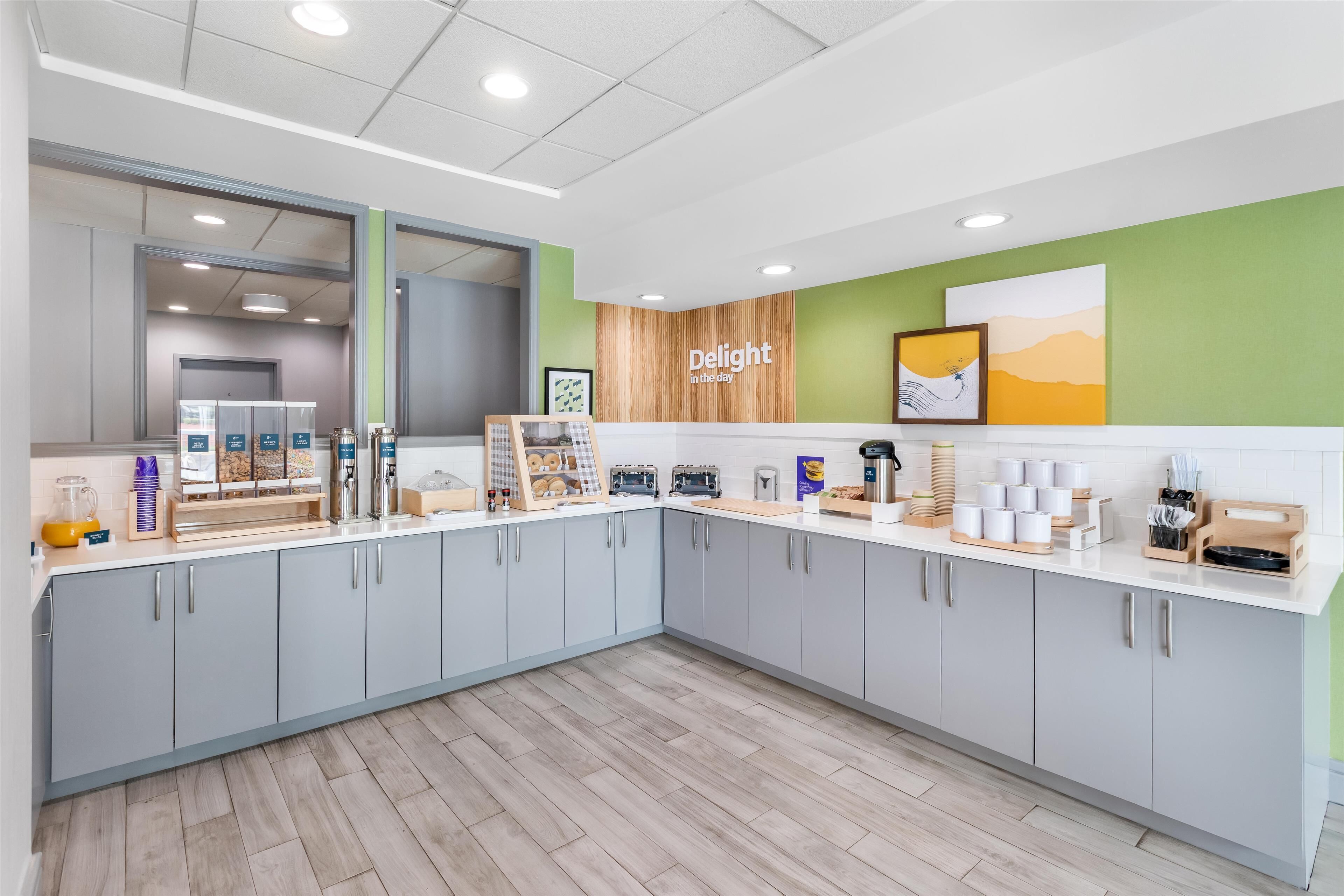 free daily continental breakfast