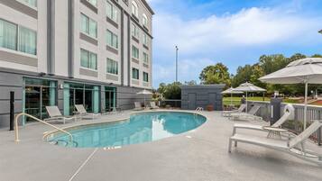 Alberca al aire libre por temporada