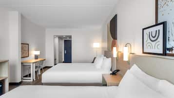 Habitación, 2 camas Queen size | Caja de seguridad en la habitación y escritorio