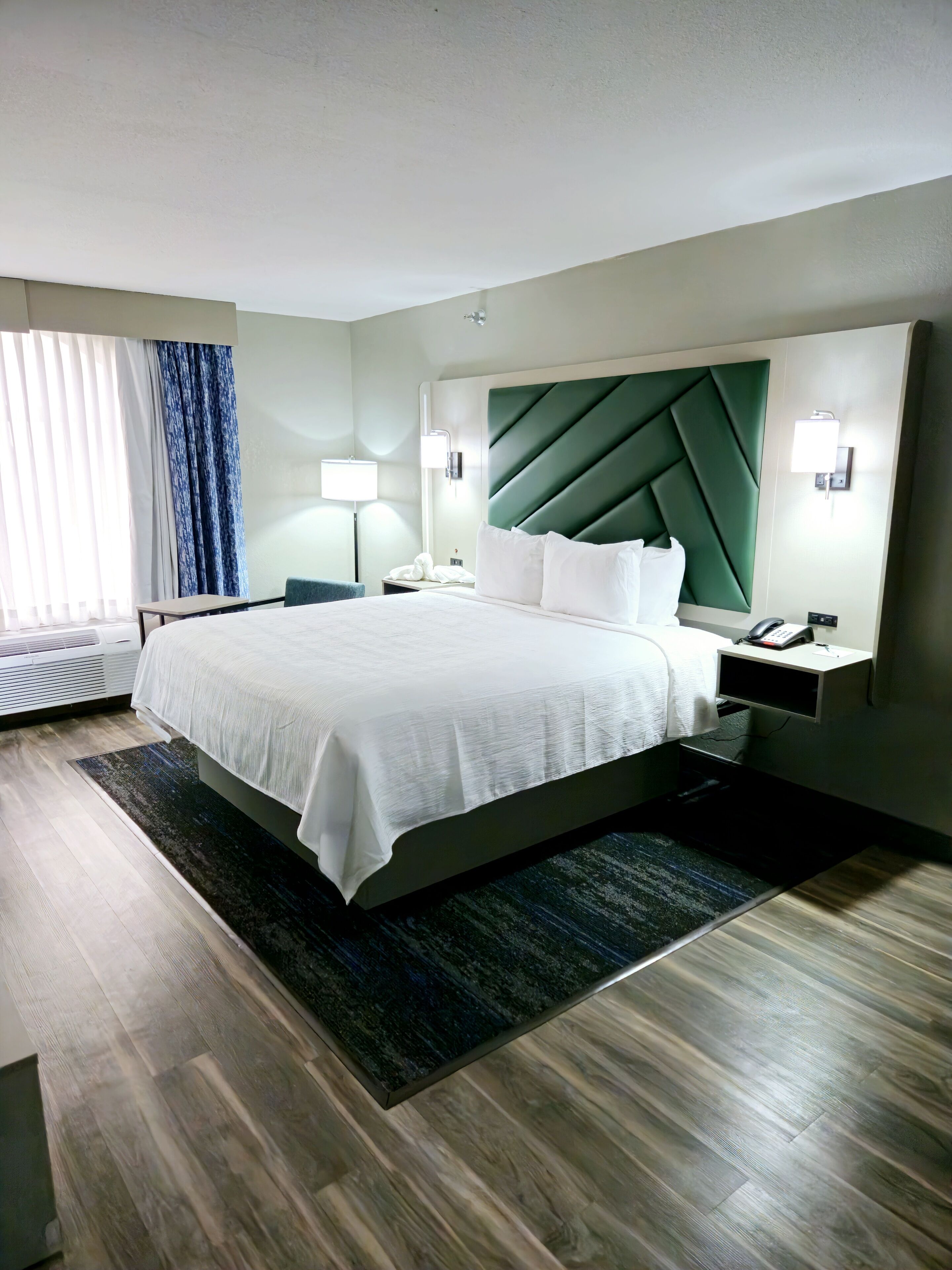 Premium bedding, desk, iron/ironing board, cots/infant beds