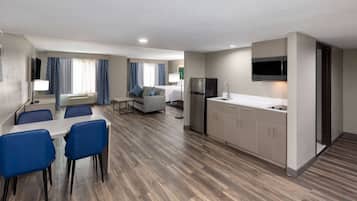 Suite estudio, 2 camas de matrimonio, no fumadores (Efficiency) | Ropa de cama de alta calidad, escritorio, tabla de planchar con plancha