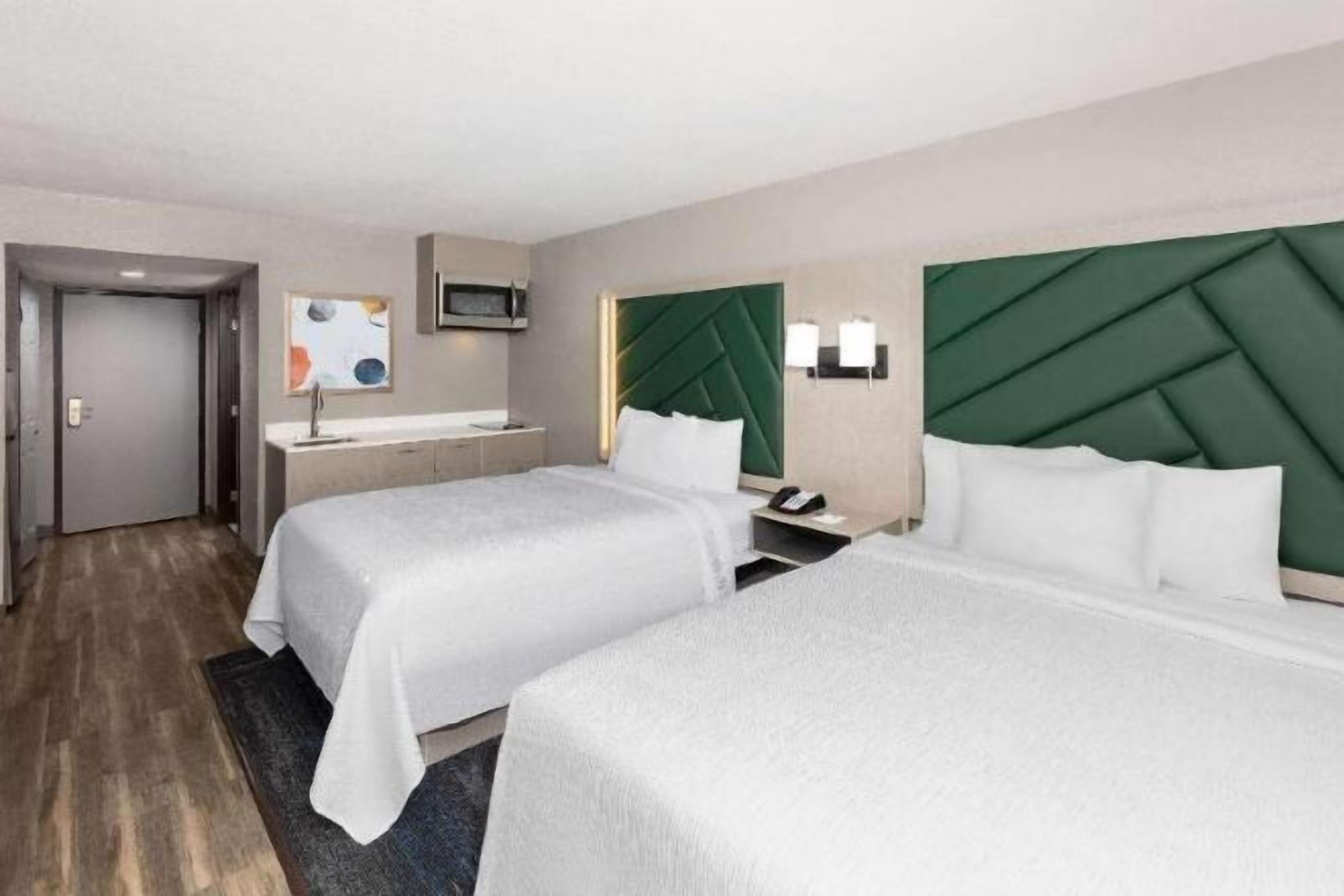 Premium bedding, desk, iron/ironing board, cots/infant beds