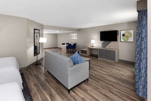 Roupas de cama premium, escrivaninha, ferros/tábuas de passar roupa