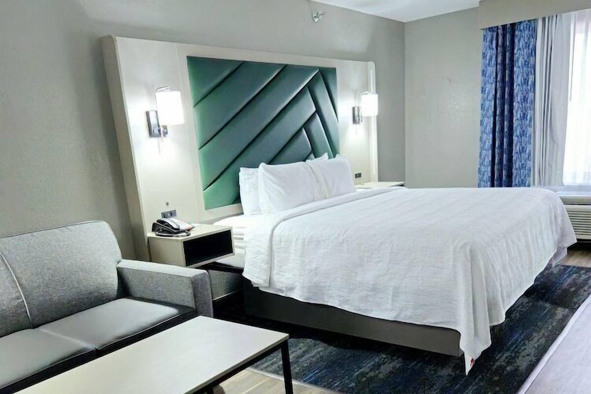 Premium bedding, desk, iron/ironing board, cots/infant beds