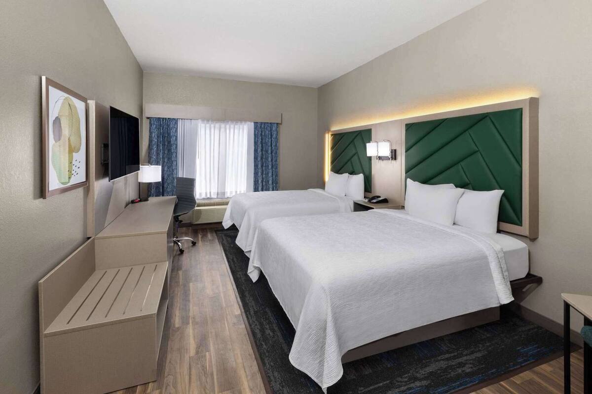 Premium bedding, desk, iron/ironing board, cots/infant beds