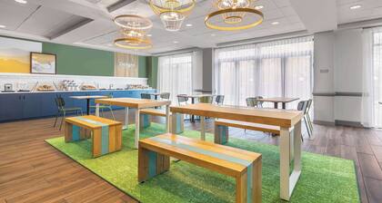 Spark by Hilton Charlotte Tyvola I-77