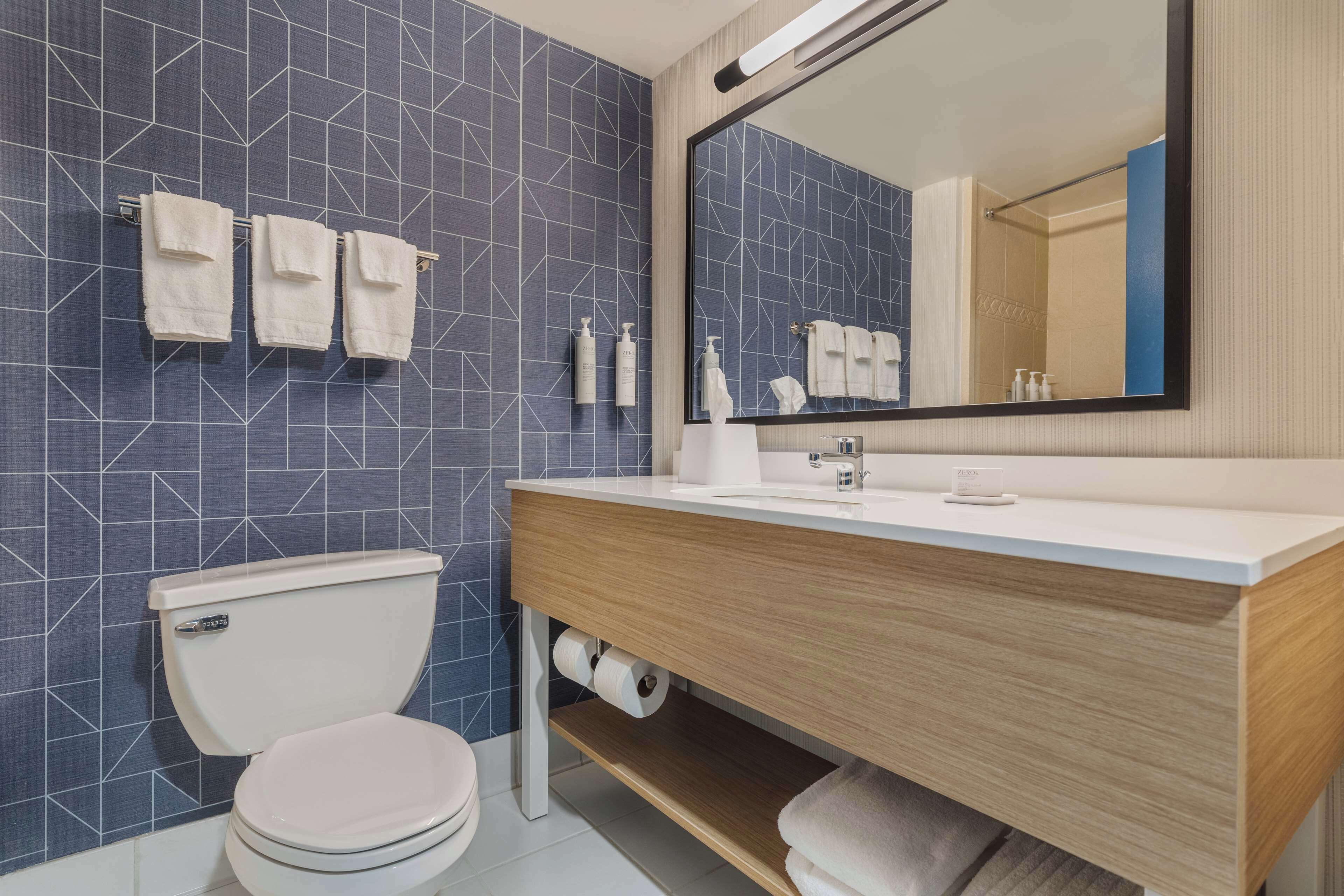 combined shower/bathtub, eco-friendly toiletries, hair dryer, towels