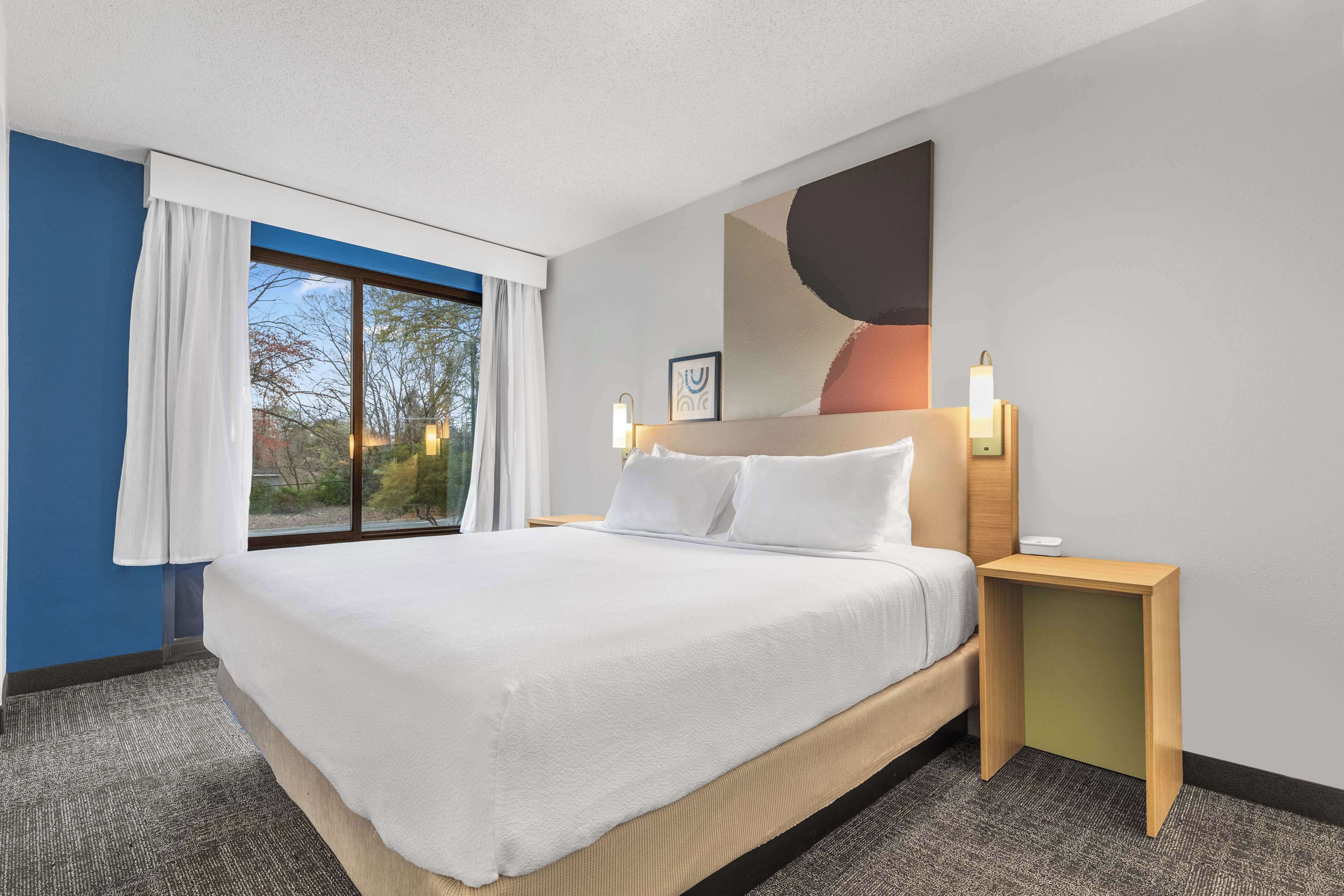 Suite, 1 kamar tidur | Seprai premium, meja kerja, dan ruang kerja ramah laptop