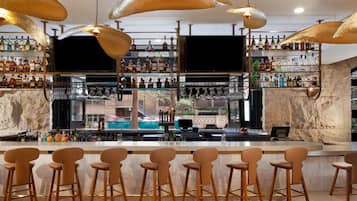 2 bar/lounge