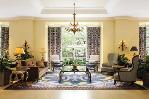 2 bares/lounges