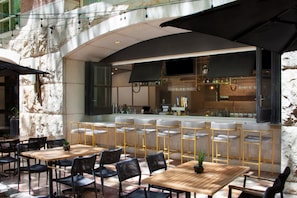 2 quầy bar/khu lounge 