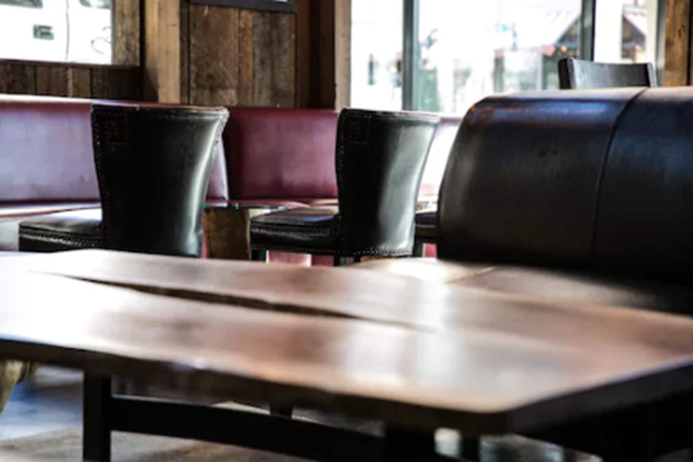 serves dinner and happy hour