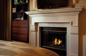 Suite, 1 King Bed, Accessible, Fireplace | Premium bedding, pillowtop beds, in-room safe, desk