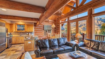 Cabin, 4 Bedrooms | Private kitchen | Coffee/tea maker, electric kettle, dining tables
