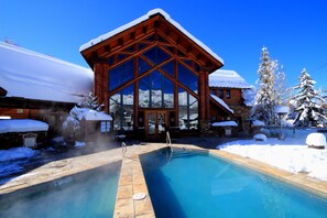 Outdoor pool, sun loungers - Mountain Lodge Telluride (Telluride)