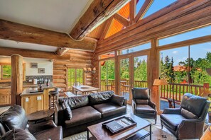 Cabin, 4 phòng ngủ | Khu phòng khách | TV màn hình phẳng, iPod dock 