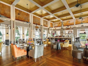 2 Bars/Lounges, Cocktailbar