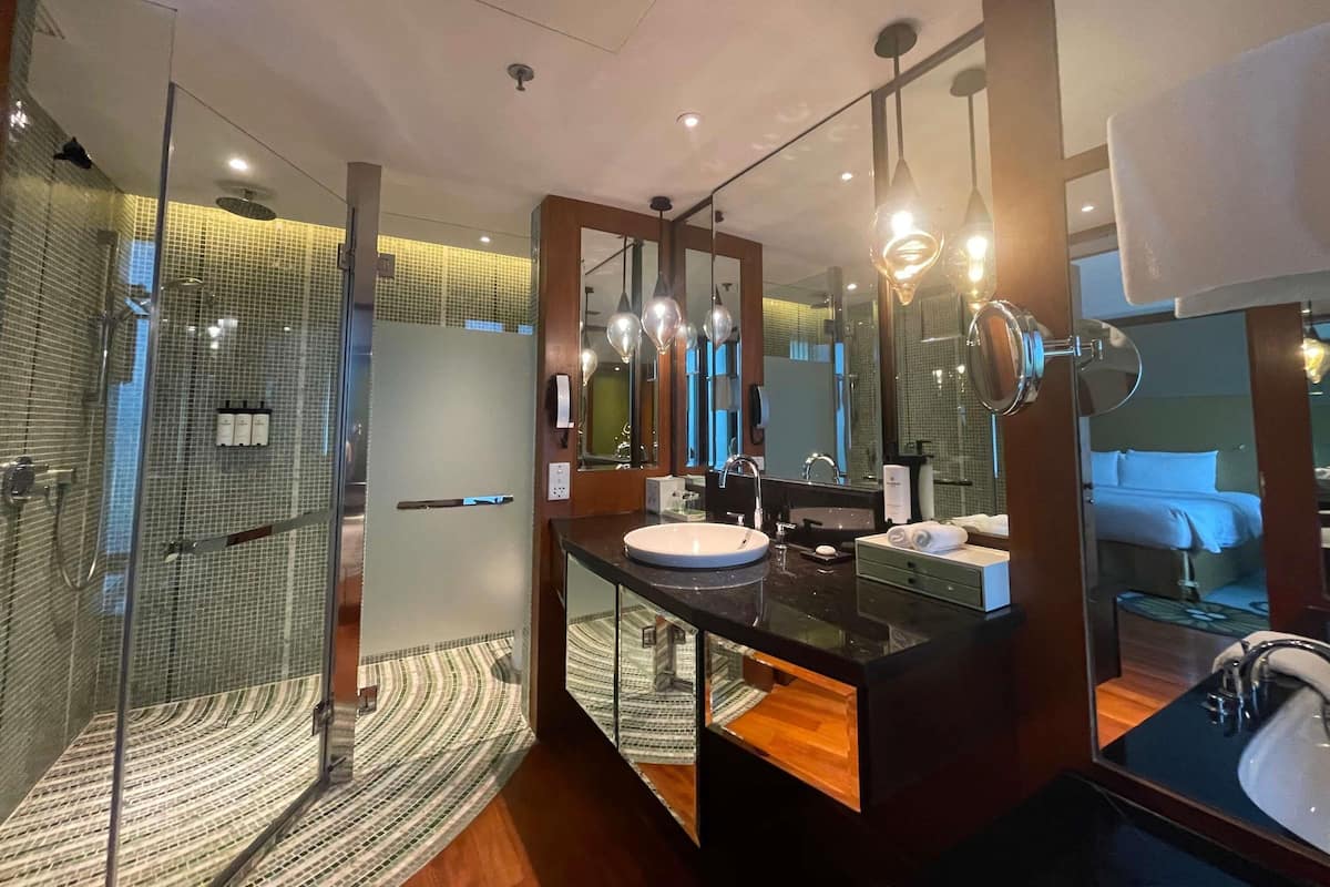 1 bedroom, pillow-top beds, minibar, in-room safe