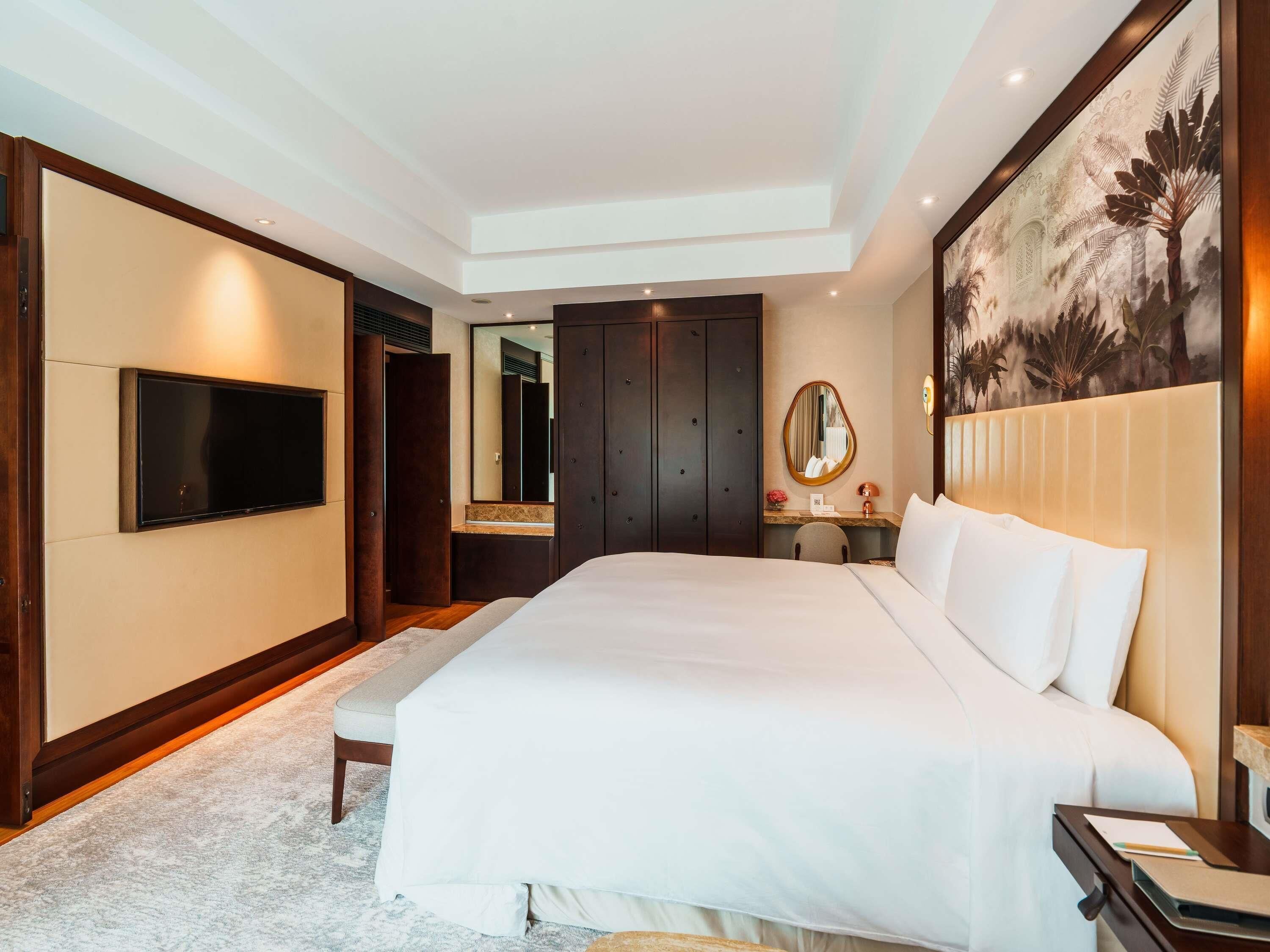 Bäddmadrasser, minibar, värdeförvaringsskåp på rummet och skrivbord