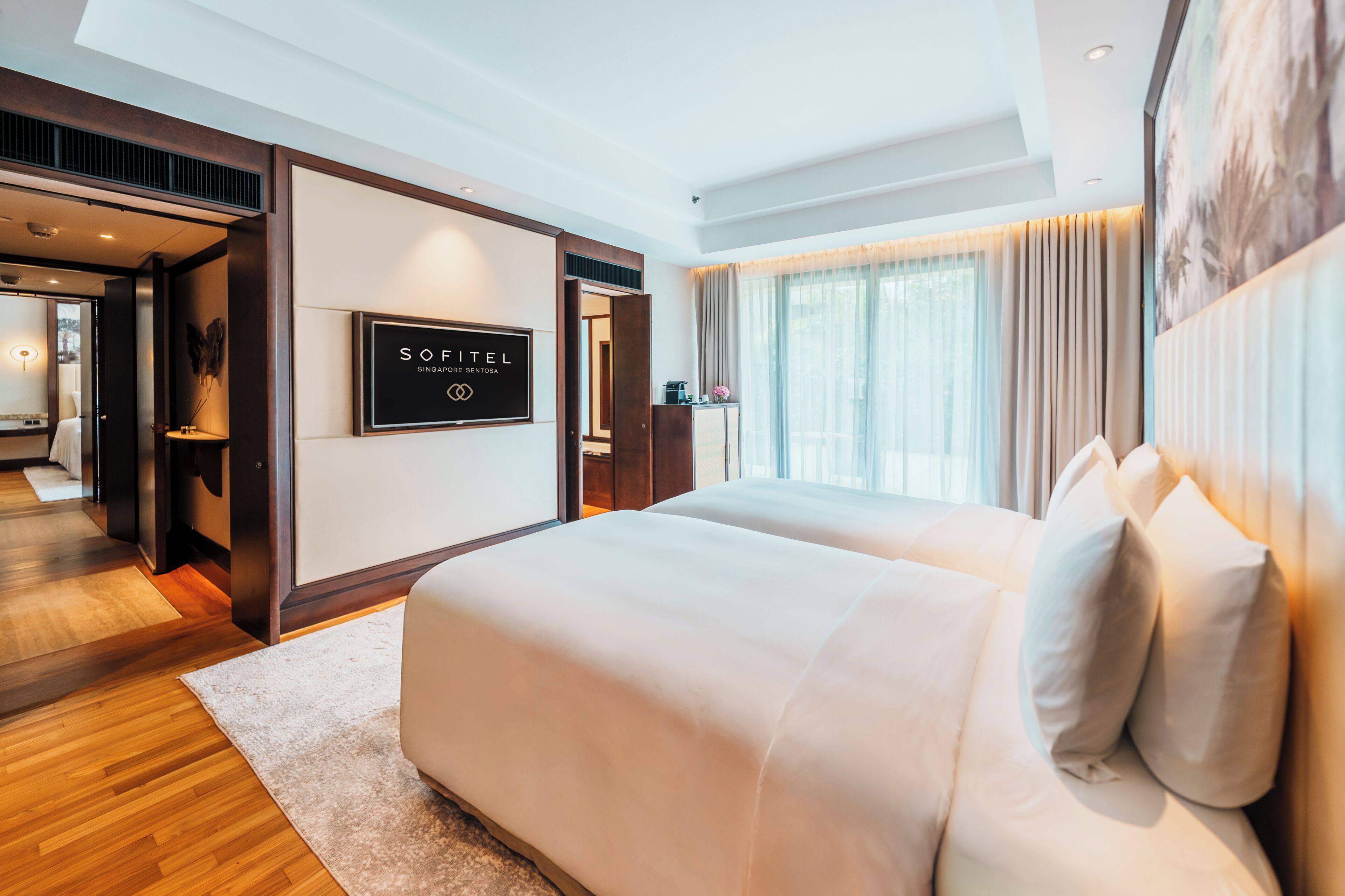 Surmatelas, minibar, coffres-forts dans les chambres, bureau