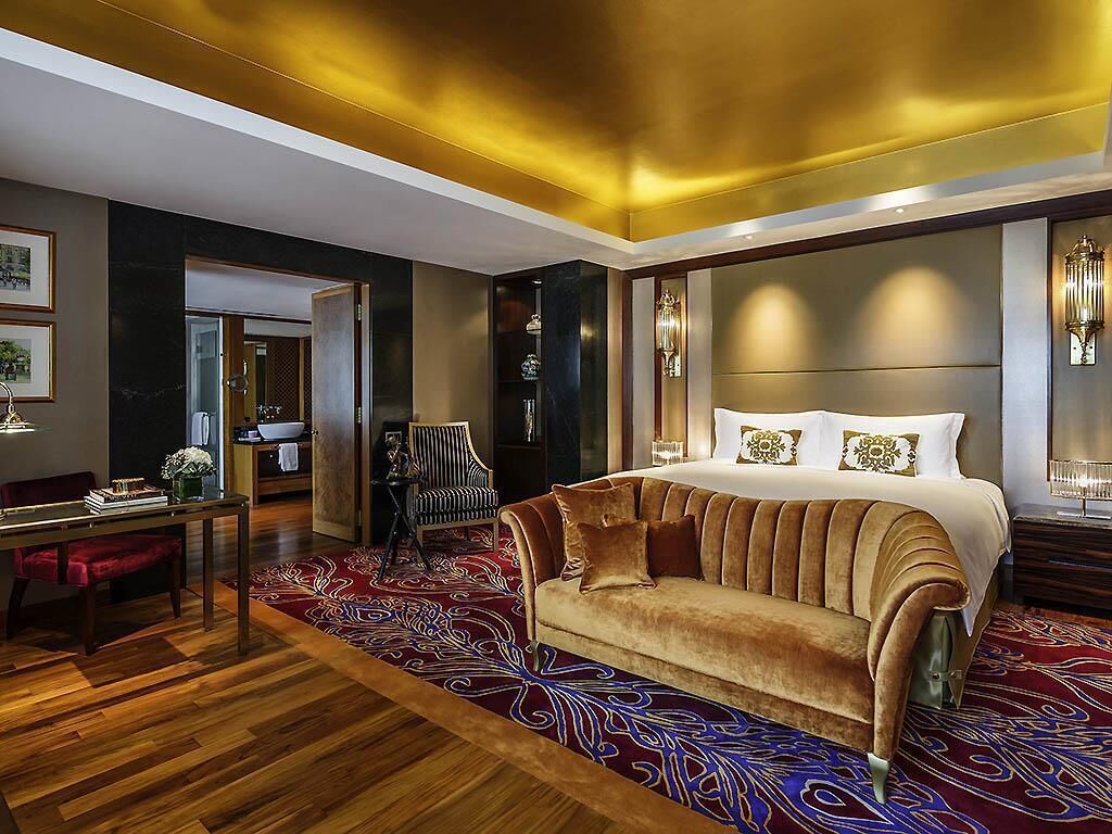 Luxury-Suite, 1 King-Bett | Pillowtop-Betten, Minibar, Zimmersafe, Schreibtisch