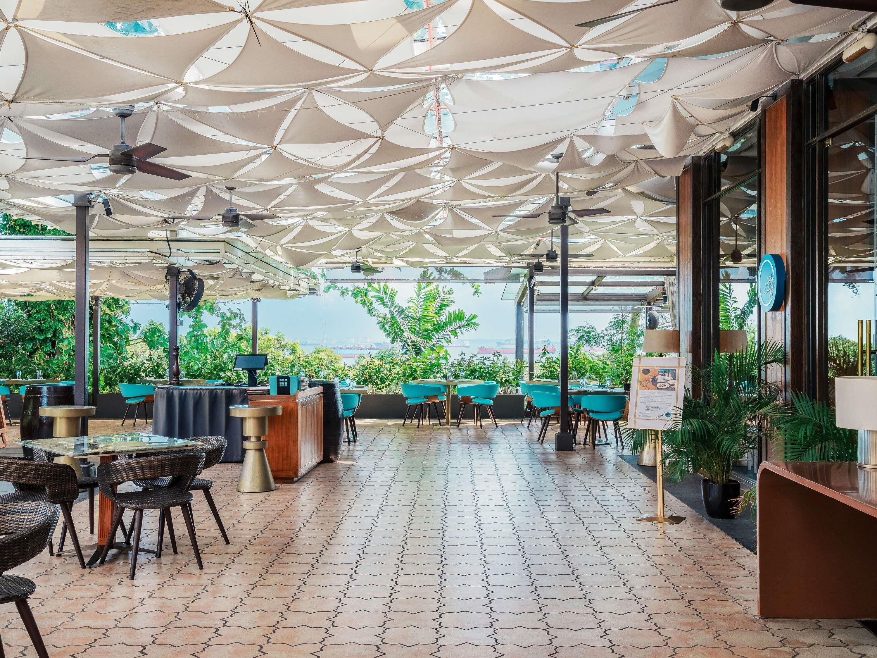 2 restaurants, breakfast, lunch, dinner served; international cuisine