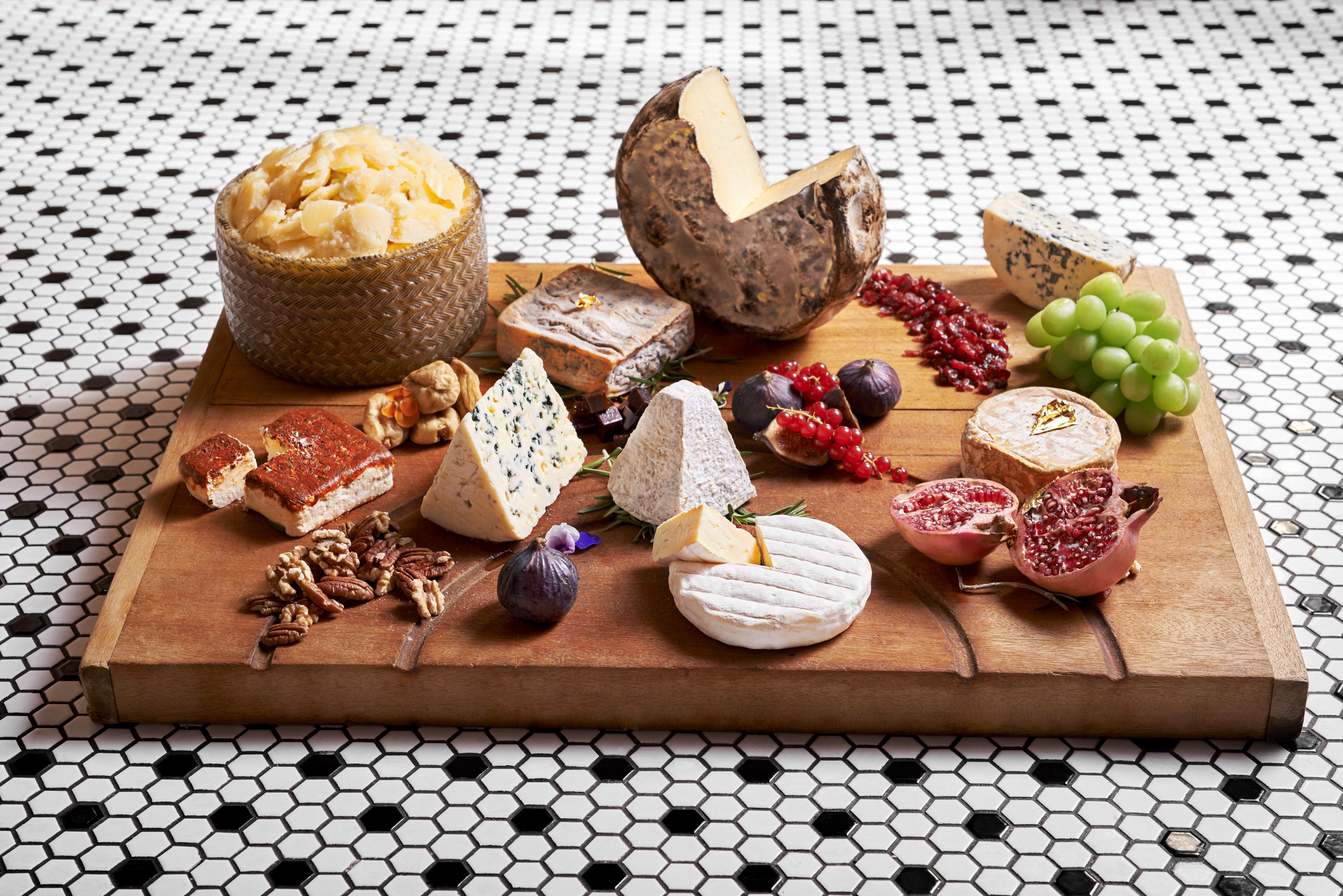 2 restaurants, breakfast, lunch, dinner served; international cuisine