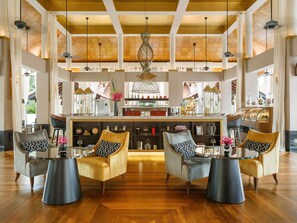 2 bars/lounges, cocktail bar - Sofitel Singapore Sentosa (Singapore)
