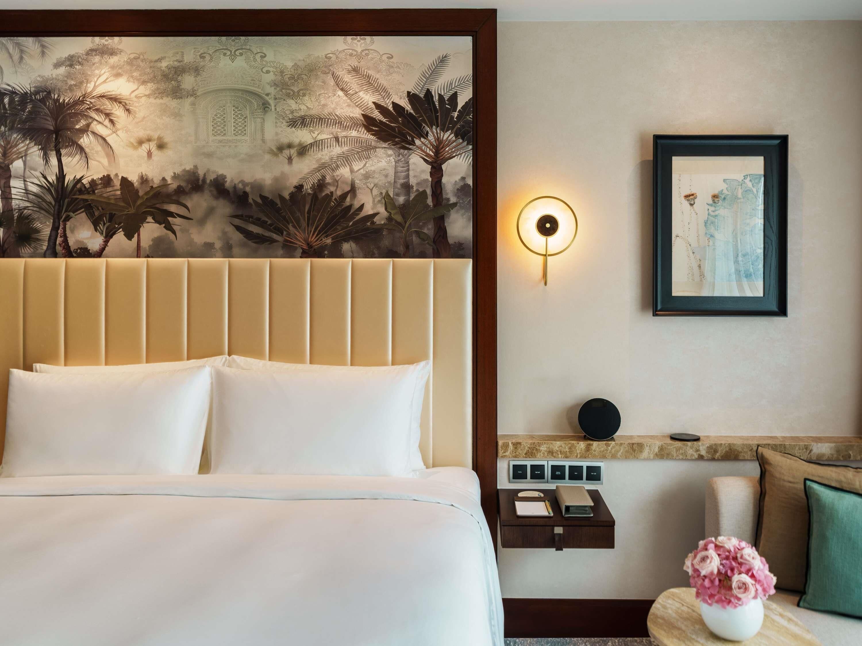 Bäddmadrasser, minibar, värdeförvaringsskåp på rummet och skrivbord