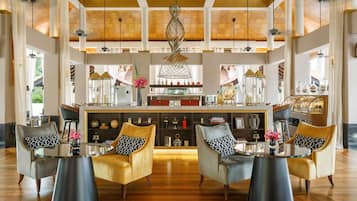 2 bar/ruang istirahat, bar koktel