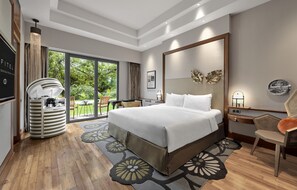 Luxury Room, 1 King Bed, Balcony, Garden View