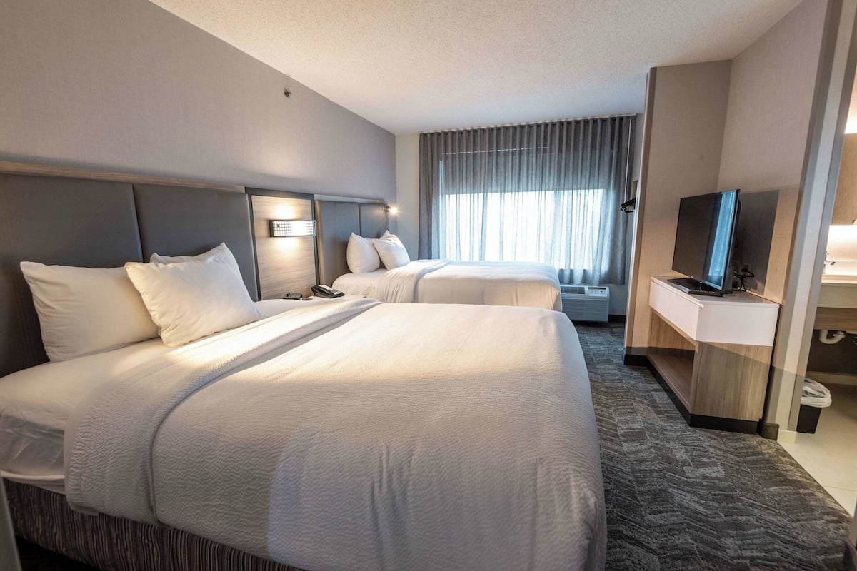 Suite, Multiple Beds, Non Smoking | Premium bedding, Tempur-Pedic beds, desk, laptop workspace