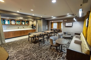 Free daily continental breakfast 