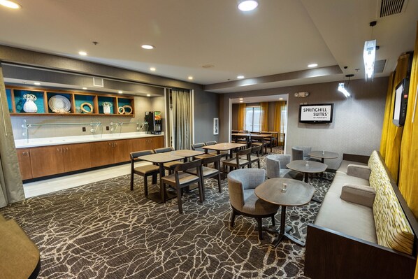 Free daily continental breakfast - Springhill Suites by Marriott Columbus Airport Gahanna (Columbus)